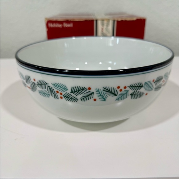 Dansk Other - Dansk Holiday Bowl with Festive Leaf Design